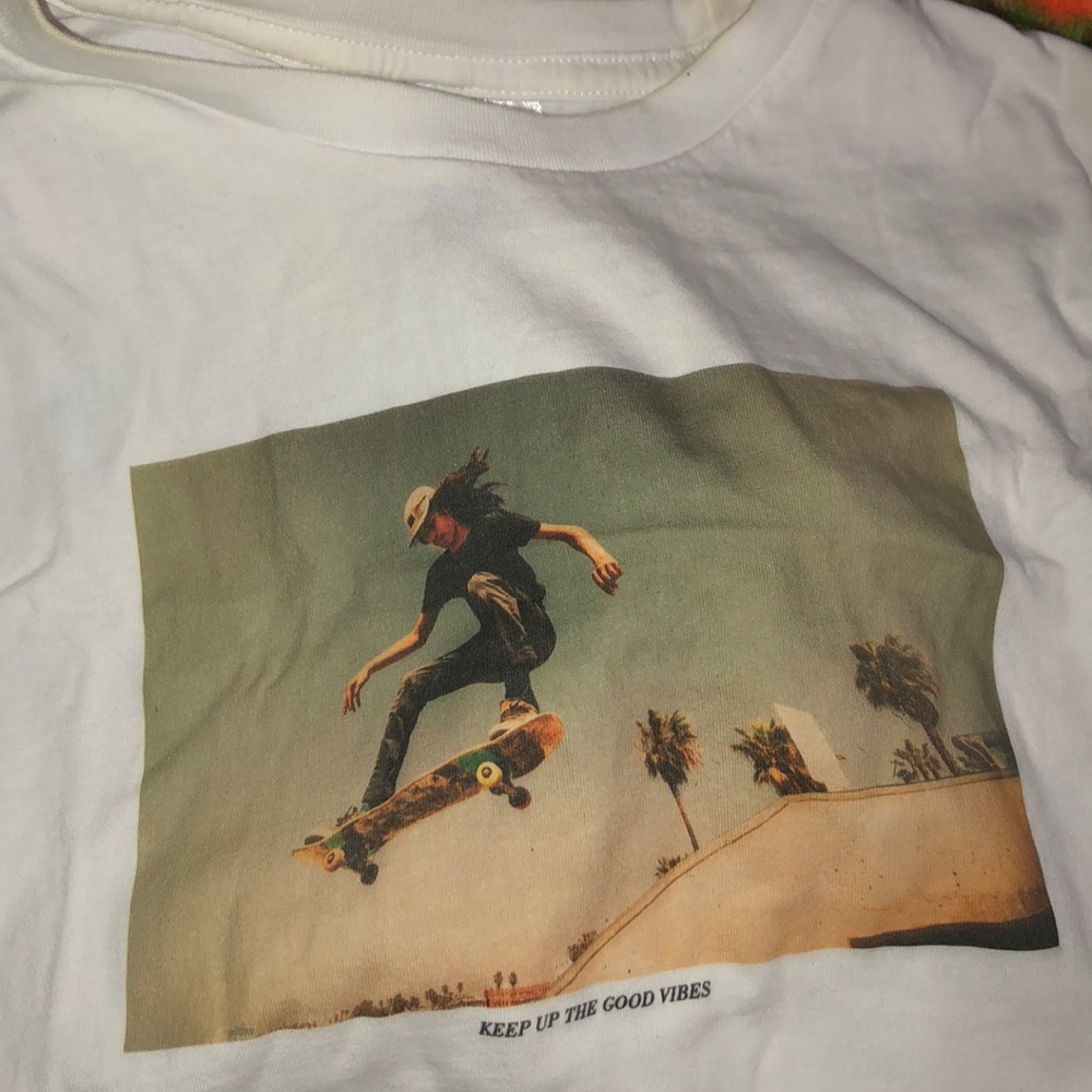 H&M shirt (Keep the good vibes)